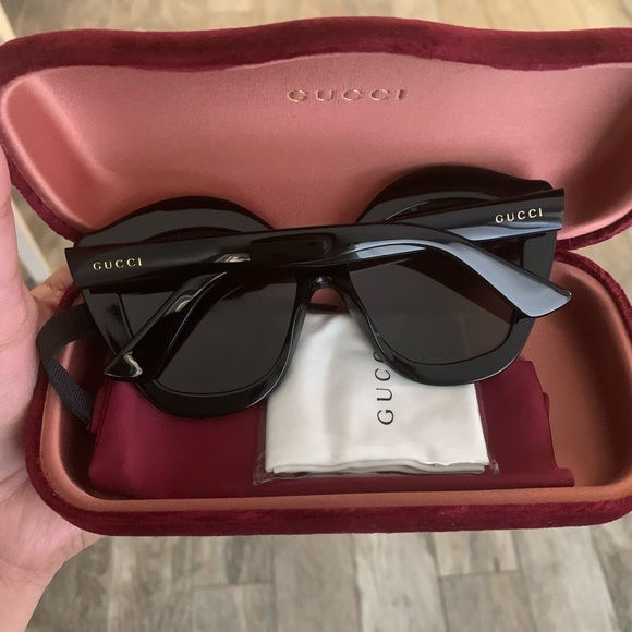 Gucci Accessories - GG 🖤 black over size NEW